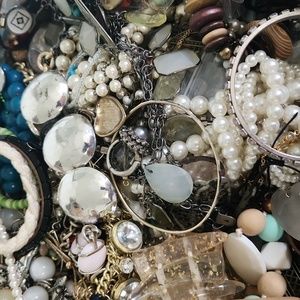 Junk/craft jewelry lot 5lbs.
